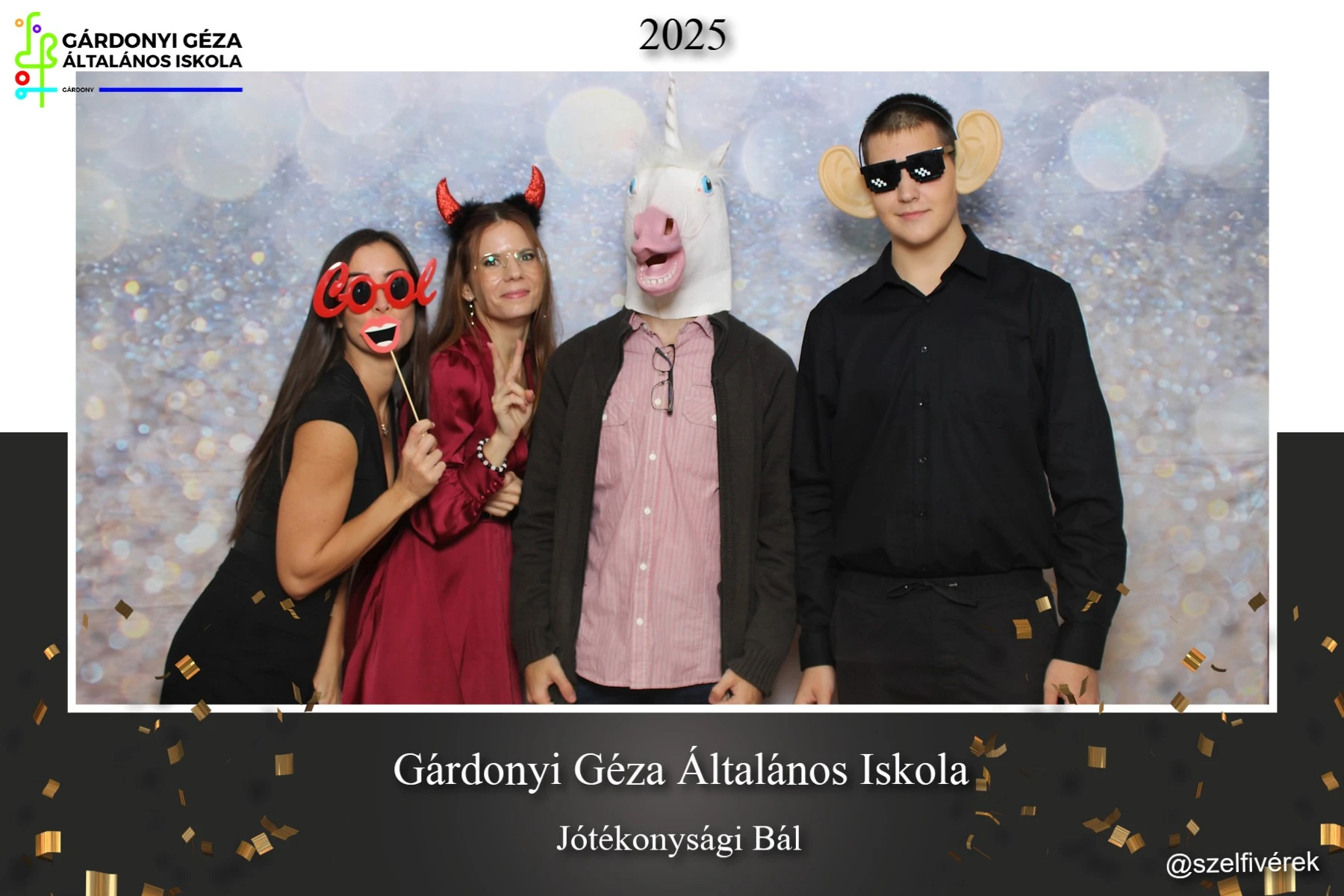 Szelfitükör fotó vidám kellékekkel egy bálon