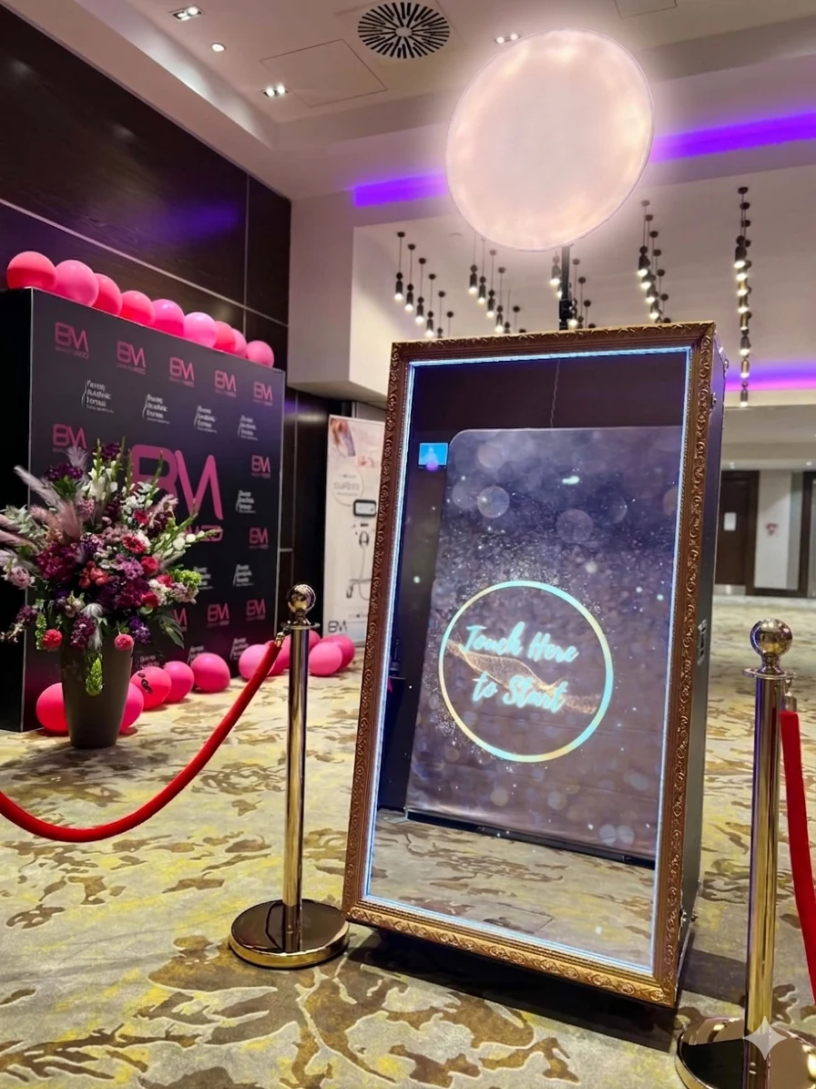 Szelfitükör egy elegáns rendezvényen